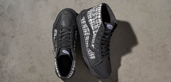 Karl Lagerfeld se sube al monopat&iacute;n de Vans